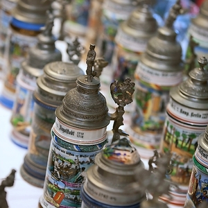 250 historische Krüge